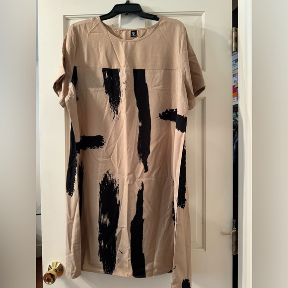 Patterned Dress - Picture 6 of 6